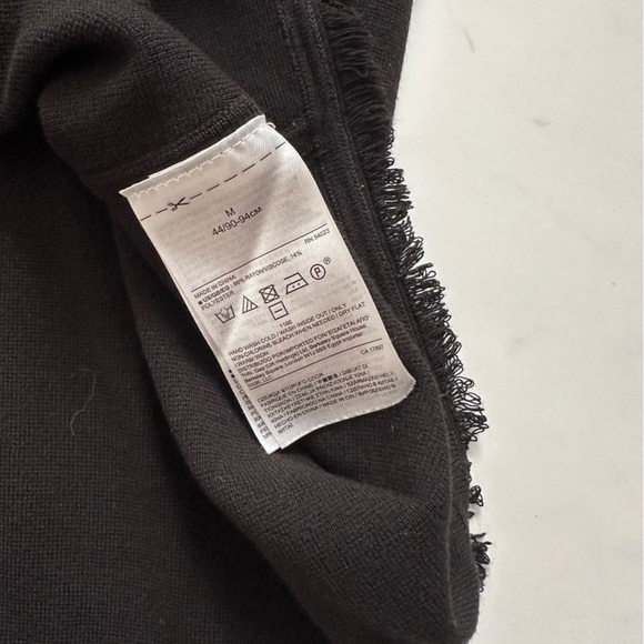 Banana Republic US M Black T-Shirt - Picture 7 of 9